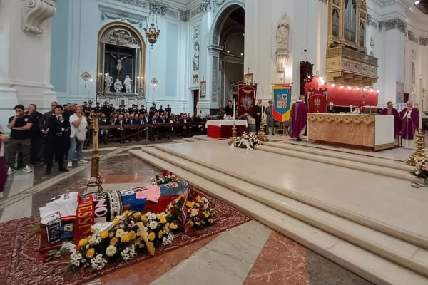 Funerali di Totò Schillaci, amici, tifosi e gente comune