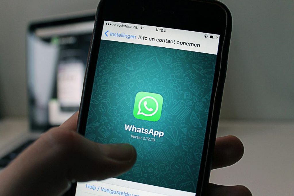 Spioni su WhatsApp: ti guardano lo stato e vogliono farla franca | Ora non hanno più scampo