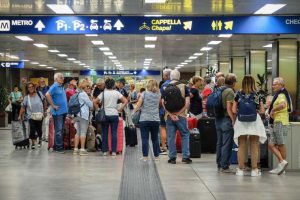 Guerra in Iran e Medio Oriente: come gestire voli cancellati e diritti dei passeggeri