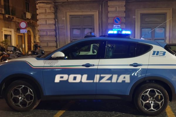 Tentato furto a un distributare automatico di cibi e bevande
