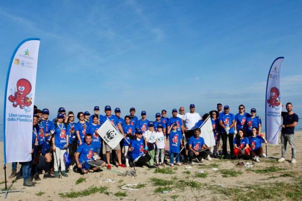 Rimossi quintali di plastiche e rifiuti dalla foce dei fiumi siciliani