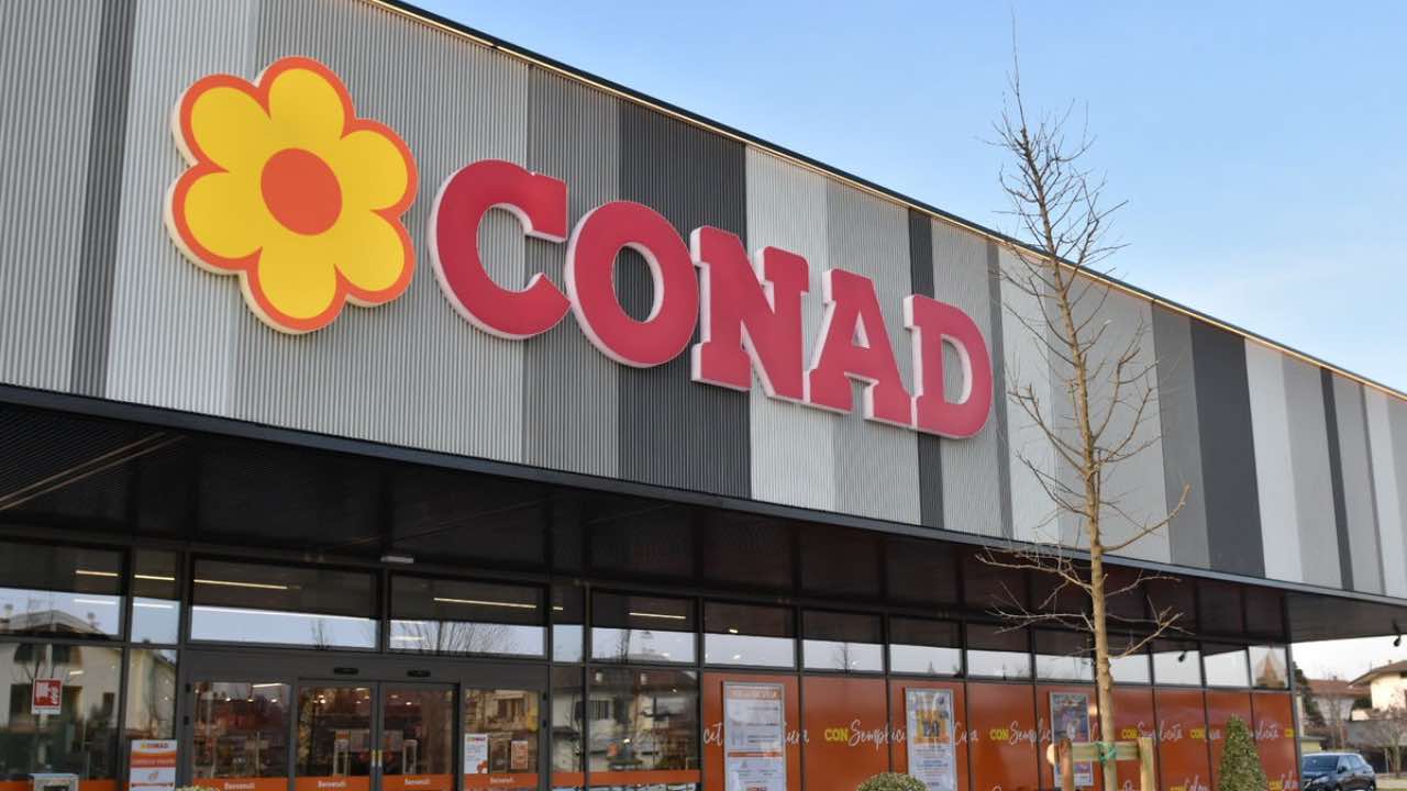 Prosciutto Conad, dietro l’etichetta la rivelazione: è l’azienda leader in Italia a produrlo | Altrove lo paghi il triplo