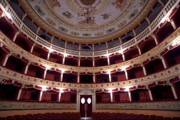 Agrigento capitale della cultura 2025, ma piove nel teatro