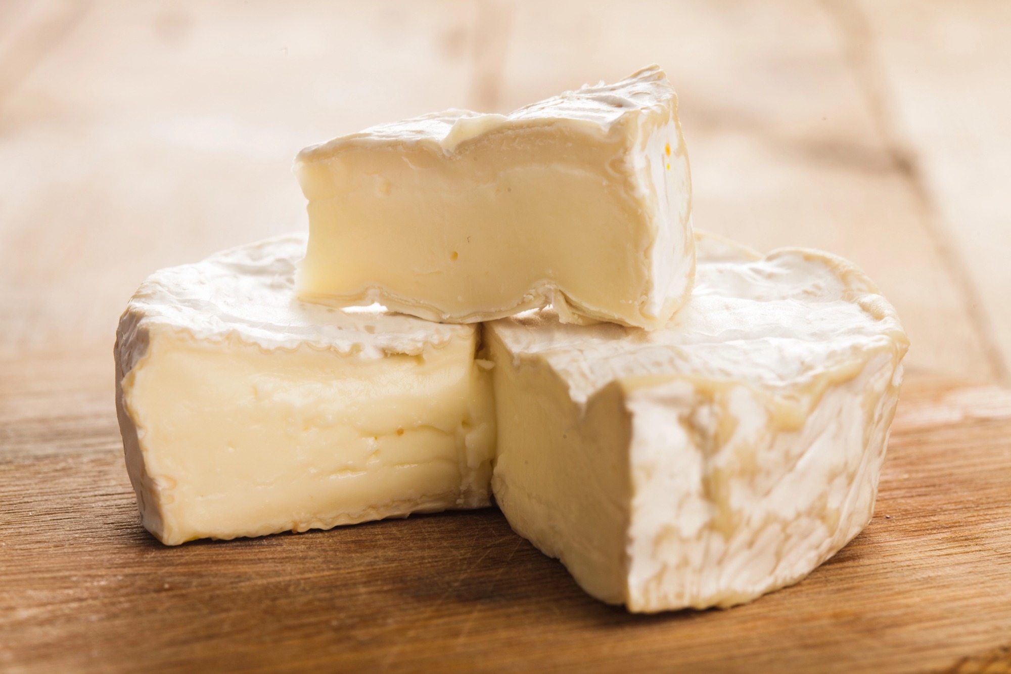 Richiamo Camembert DOP: allerta Escherichia coli, verifica il prodotto per sicurezza alimentare.