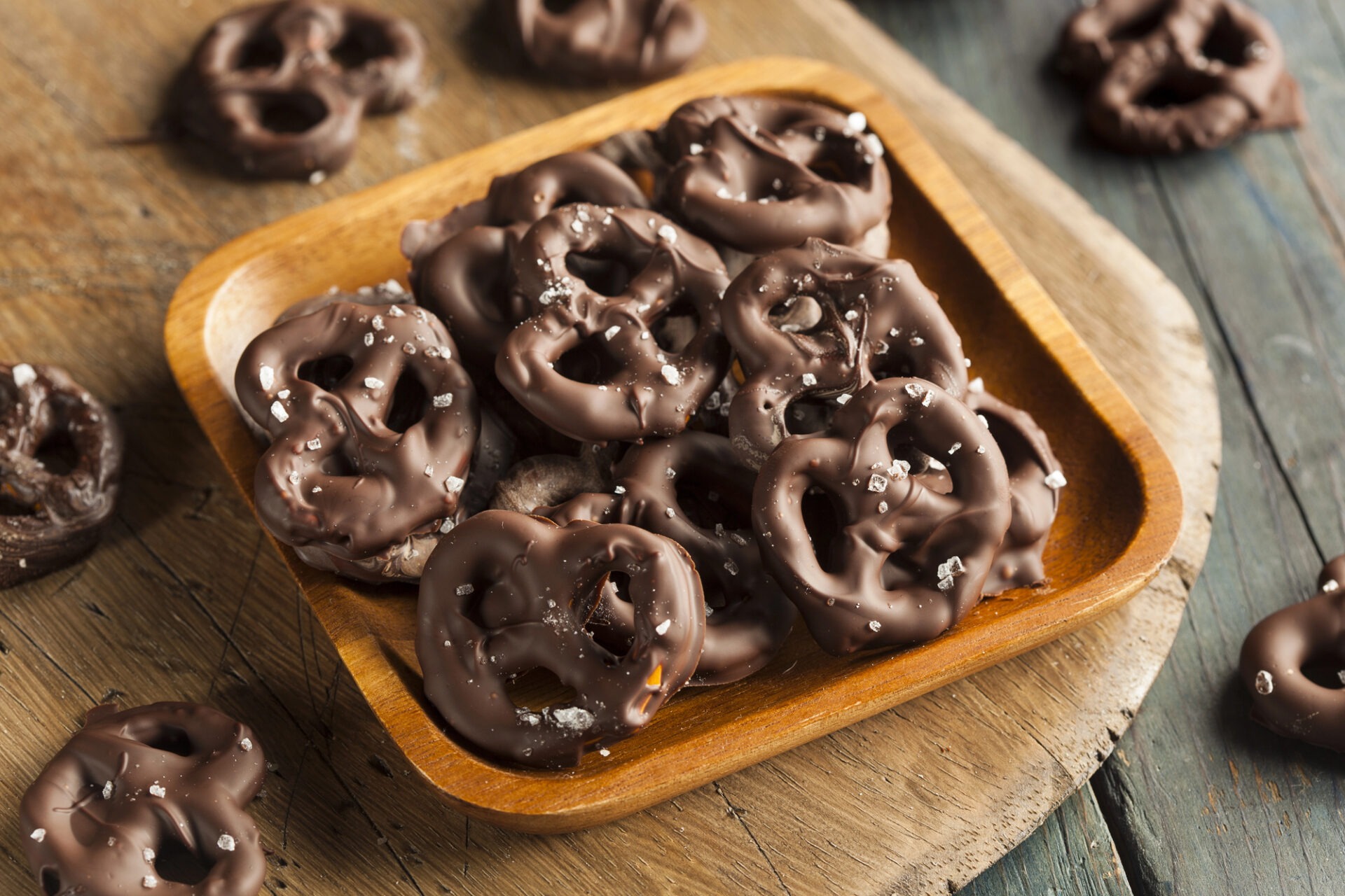 Mini bretzeln al cioccolato richiamate da Lidl, anacardi tostati segnalati da Penny Market