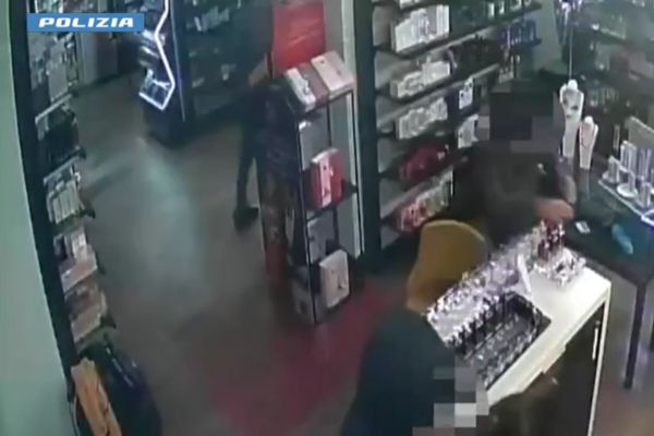 Catania, assalto ai negozi del centro: due arresti per furto e ricettazione
