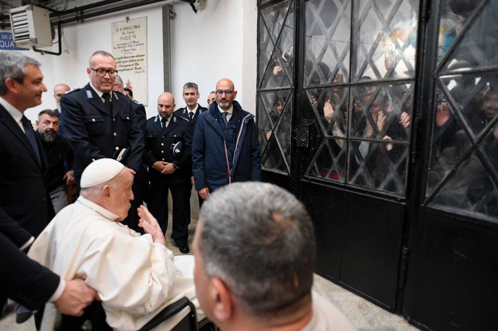 Il Papa ai detenuti “Non posso fare lavanda dei piedi ma vi sono vicino”