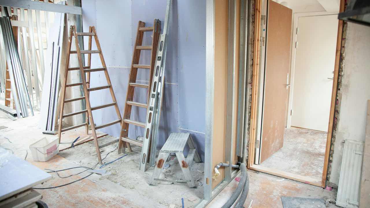 “Volevo solo ristrutturare casa”, 3 mesi di reclusione e multa da 309 euro | Passata la legge, da oggi è vietatissimo