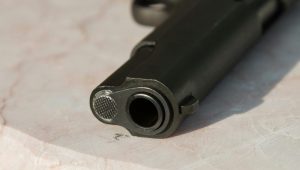 Palermo, spari in corso Tukory: 32enne ferito a un piede davanti a un pub. È mistero sull’aggressione