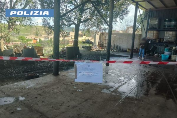 Scoperta una discarica di liquami inquinanti, denunciato meccanico