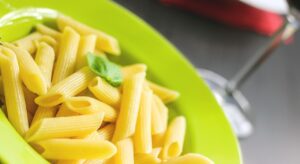 Pasta del Conclave: la semplice ricetta che unisce i cardinali in silenzio e tradizione.