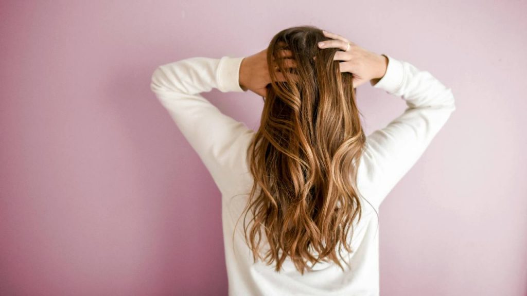 Cura dei capelli: quando utilizzare lo shampoo secco?