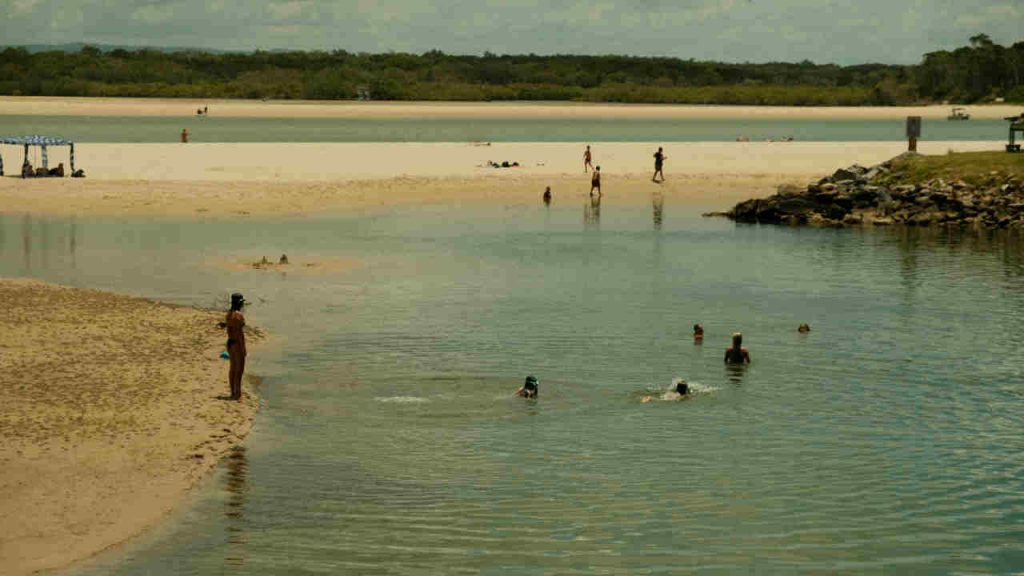 “Mi spiace, devo andare al mare” | Da oggi lo puoi dire al tuo datore di lavoro: se fa caldo hai diritto al bagno ricreativo