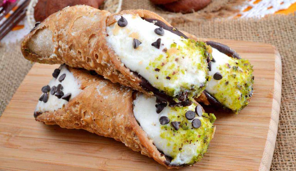 “I cannoli siciliani non dovete mangiarli più”: contengono il batterio killer di bambini e anziani | Smettete subito di comprarli
