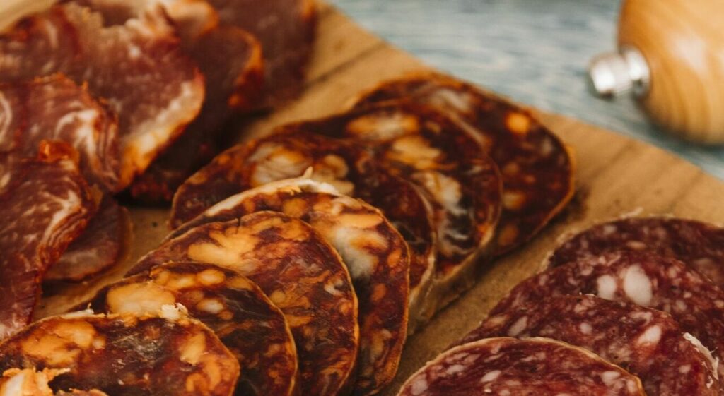 Allerta ministeriale: Salame e salsiccia ritirati per rischio salmonella. Controlla i tuoi acquisti.