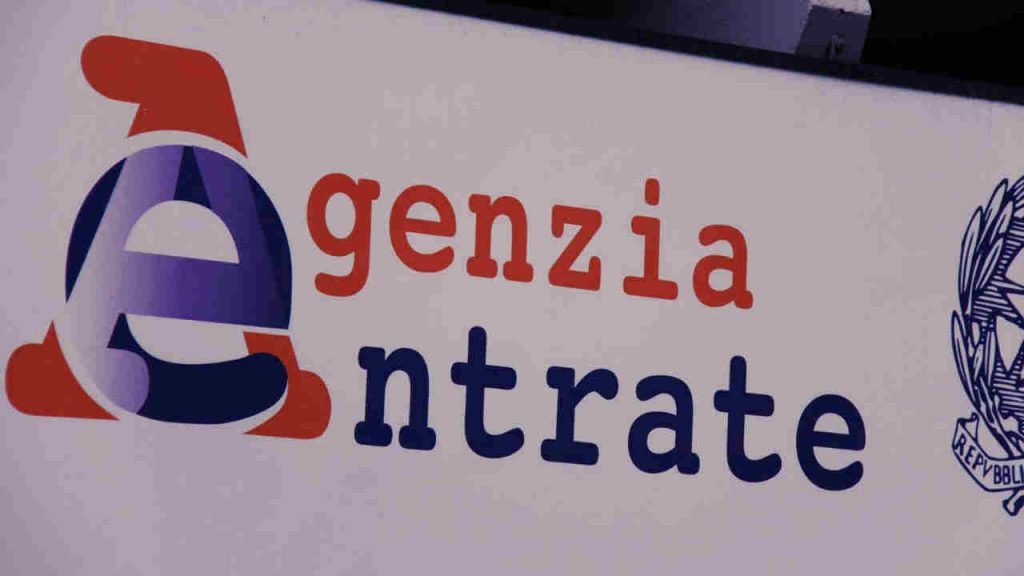 Agenzia delle Entrate, “255mila euro di multa a tutti quelli che hanno presentato il 730”: non avete scampo, vi vengono a cercare