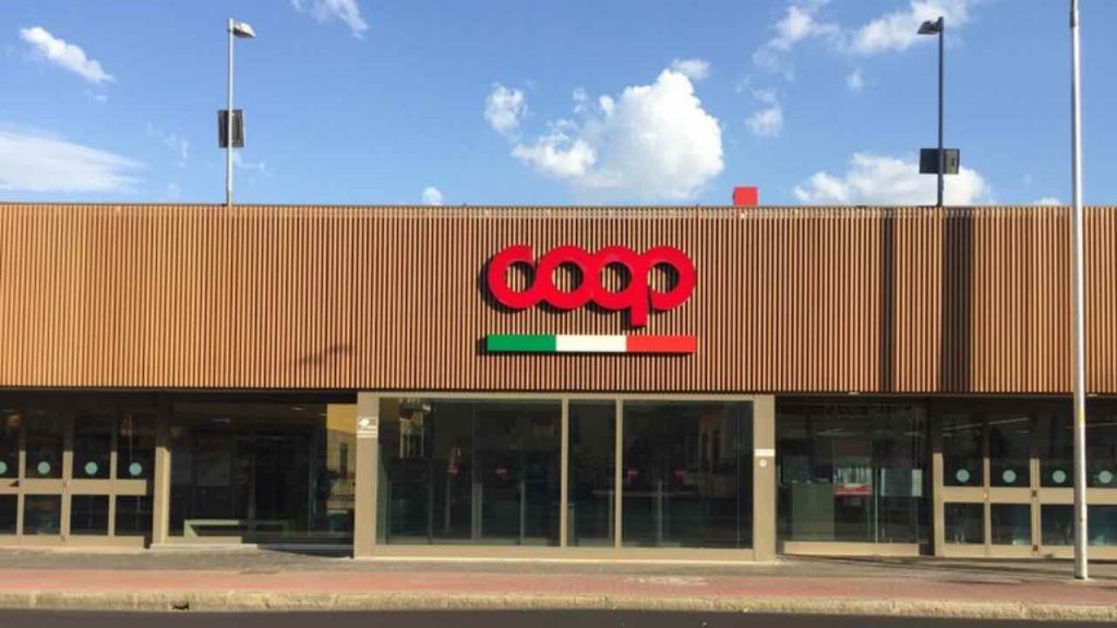 Surgelati Coop, dopo 60 anni scoperto il trucchetto: ecco perché costano così poco | Cosa ci mettono dentro