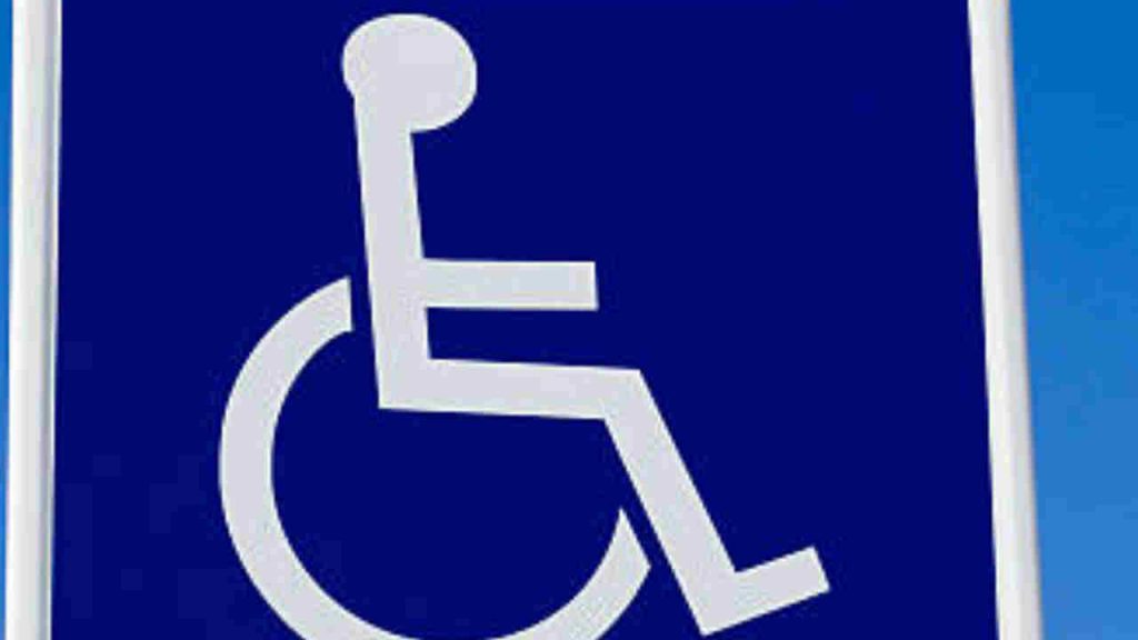 Legge 104, Auto ‘gratis’ e soldi sul conto dei familiari: passata la legge epocale