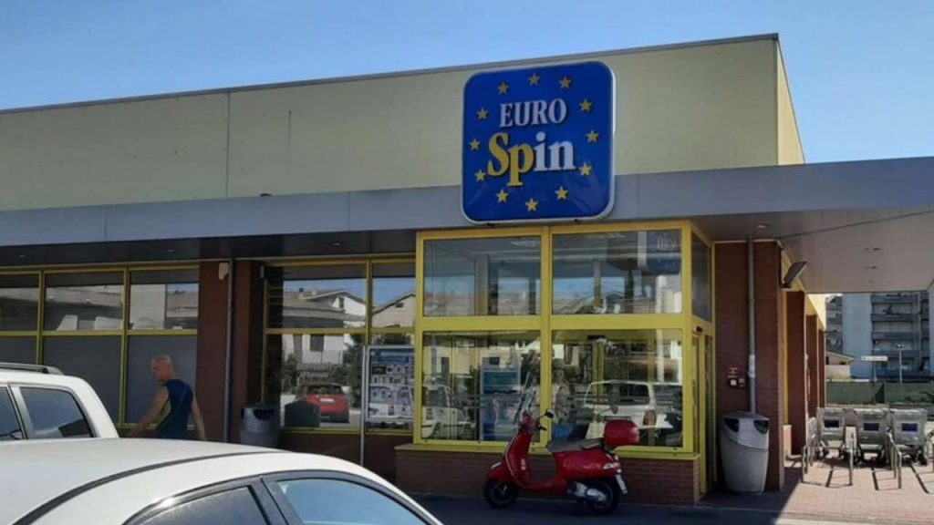 Orrore nei surgelati Eurospin, lo apre e lo trova al loro interno: costretto a intervenire il Ministero della Salute