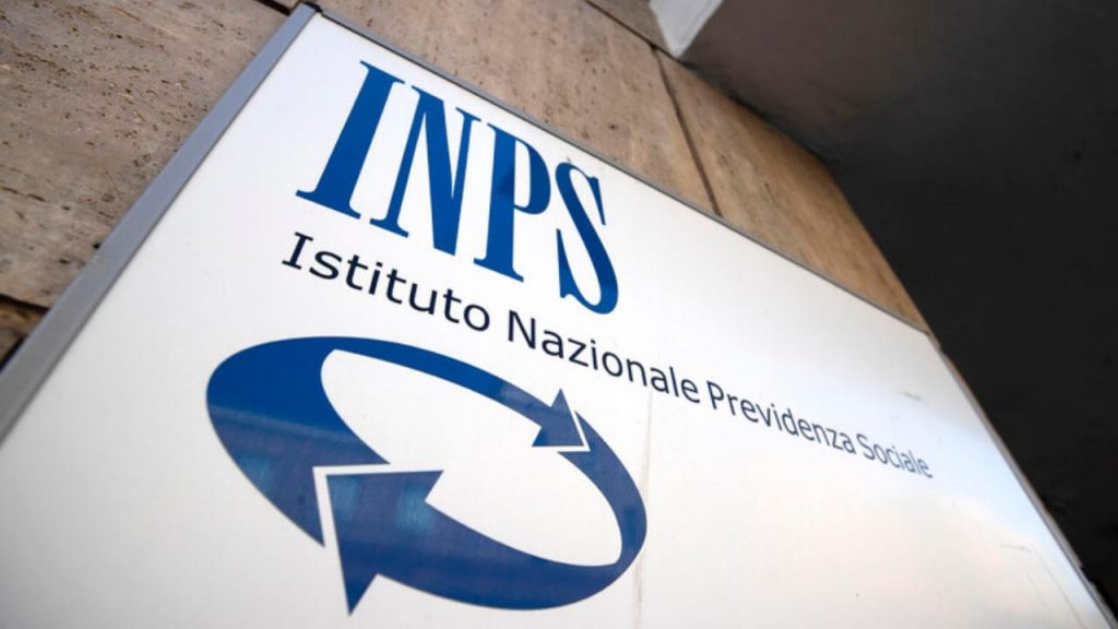 INPS, salta il pagamento di agosto: le vacanze ve le pagate con i vostri soldi, non vi diamo un solo euro