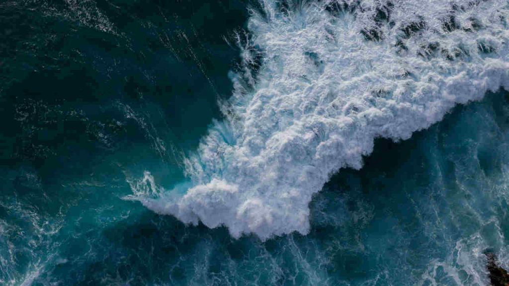 Ultim’ora Sicilia, “Non fate il bagno a mare”: l’onda ‘anomala’ sta arrivando | Pericolosissima è dir poco