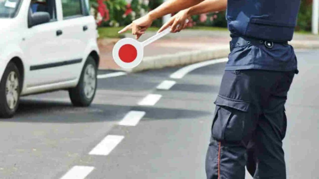 Ultim’ora posto di blocco, “Favorisca foglio dell’ASL”: se non lo avete potete dire addio immediato alla patente