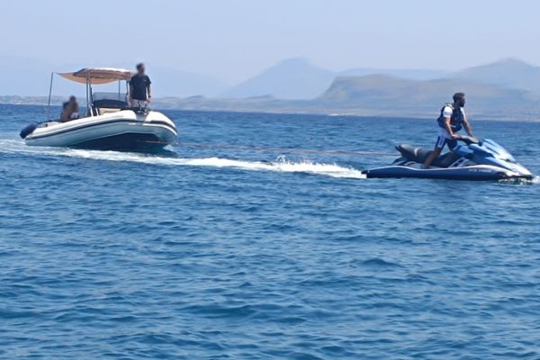 Palermo, intervento della Polizia salva sei persone in balia delle onde