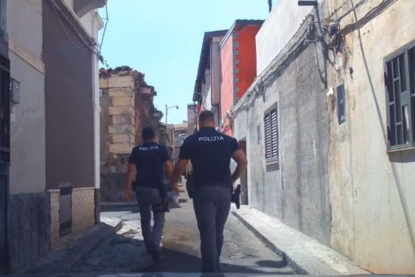 Smantellata piazza di spaccio a Catania, la base in un immobile sequestrato