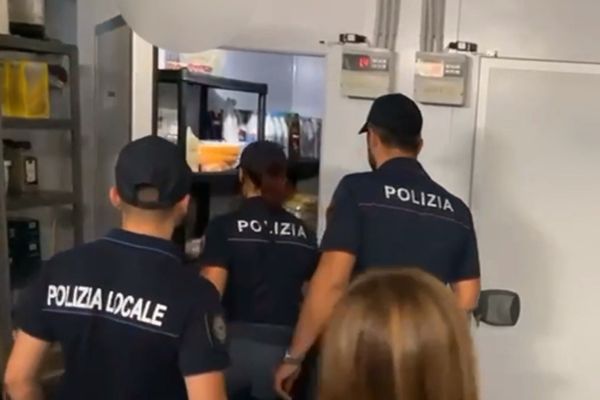 Scogliera di Catania, blitz in un noto locale: sanzioni per alimenti mal conservati