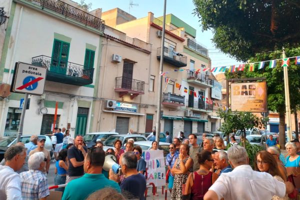 Sferracavallo: in tanti al corteo organizzato “Siamo ‘in coda’ da quarant’anni”