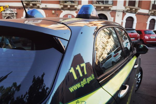 Catania, maxi-sequestro della GdF: arrestato corriere con 64 kg di cocaina