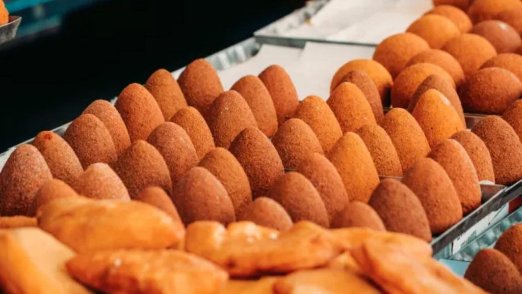 Allarme arancine, “Smettete di mangiarle, causano l’Epatite E” | 70 casi già registrati