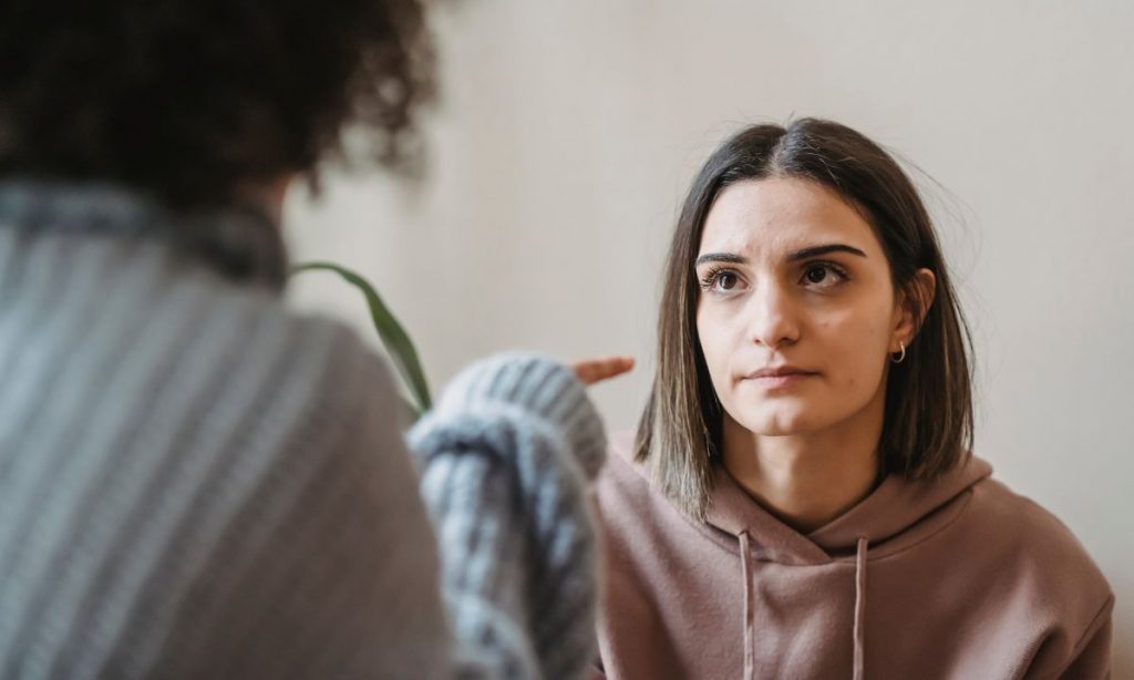 “Agente ho litigato con mia madre”, 7 anni di reclusione: vietatissimo dalla legge da oggi | Dovete essere rispettosi