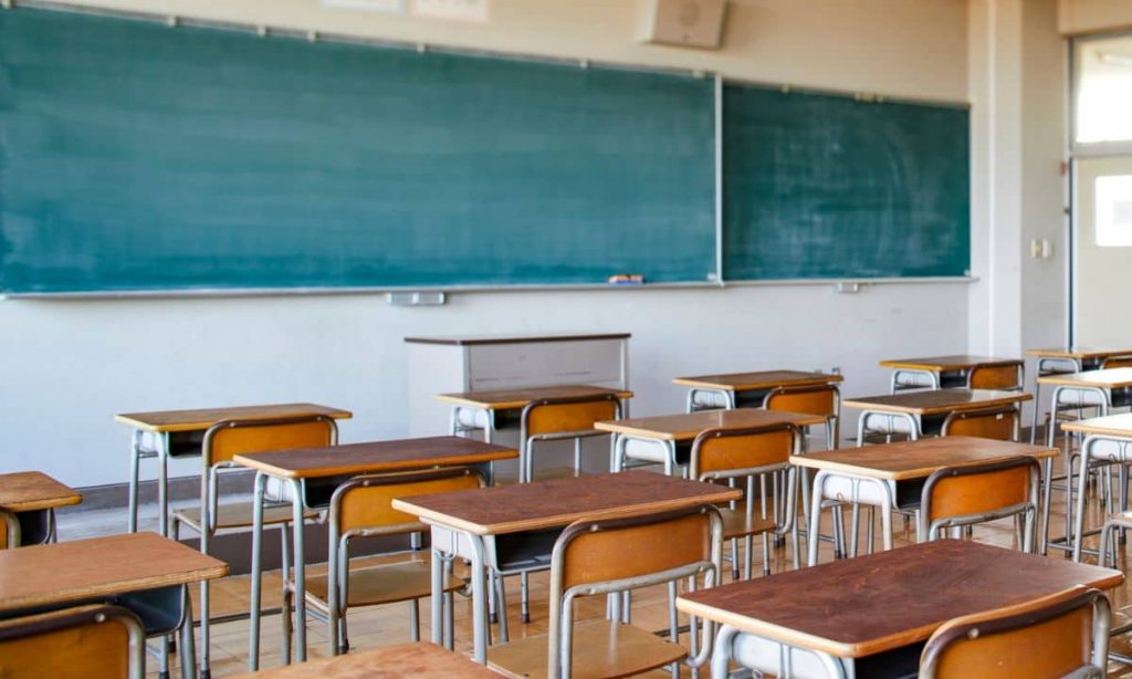 Ufficiale Ministero dell’Istruzione, “La scuola inizia a marzo, i vostri figli ve li tenete con voi fino ad allora” | Passata la legge epocale