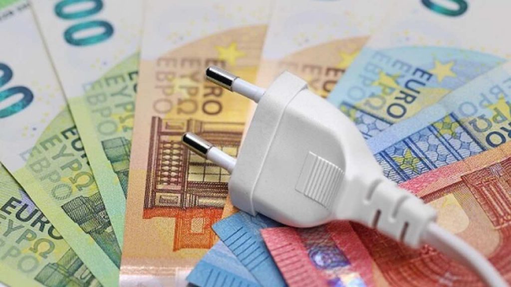 Bollette, “Bisogna pagare 1.300 euro ogni 3 settimane”: dimenticate cifre basse, adesso è così