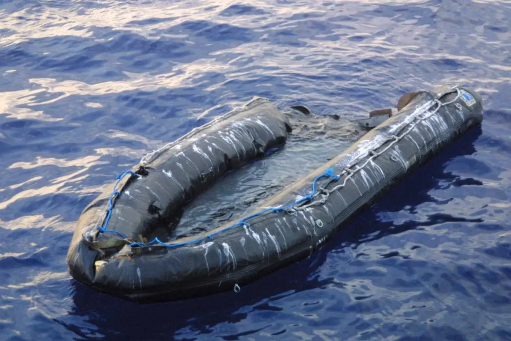 Barca con migranti si ribalta a Lampedusa, almeno 26 vittime