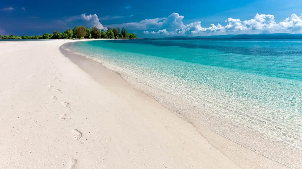 Questa spiaggia siciliana è ancora incontaminata: acqua cristallina e sabbia bianchissima