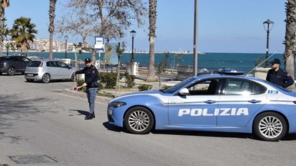 Ultim’ora Posto di Blocco, 4000 euro di multa a chi presta l’auto alla moglie | Non potete farci niente poi