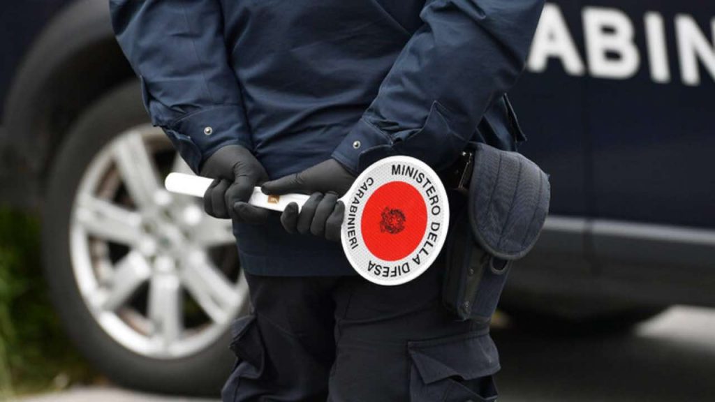 Ultim’ora posto di blocco, “8.186 euro di multa e fermo per 3 mesi a chi ha questa patente B” | Meglio farsela a piedi