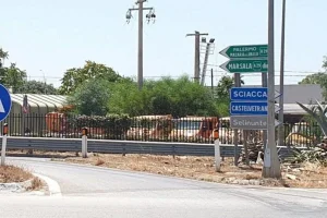 Viaggiavano contromano sull’autostrada A29 a bordo di una microcar, ignare del pericolo: a fermarle...