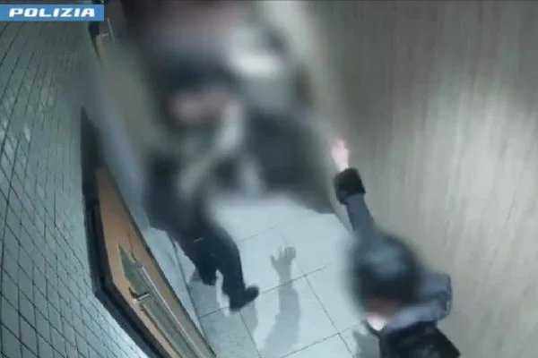 Catania, aggressione omofoba in un fast food: due giovani sottoposti a misura cautelare