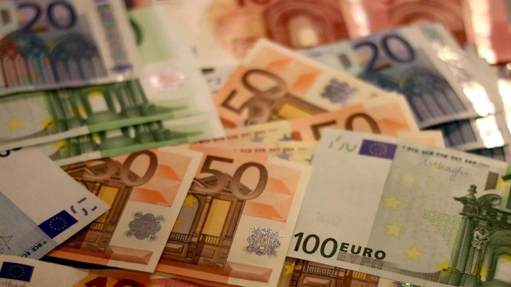 “10.000 euro a chi cambia lavoro”, non ci sono limiti di ISEE: li potete richiedere subito