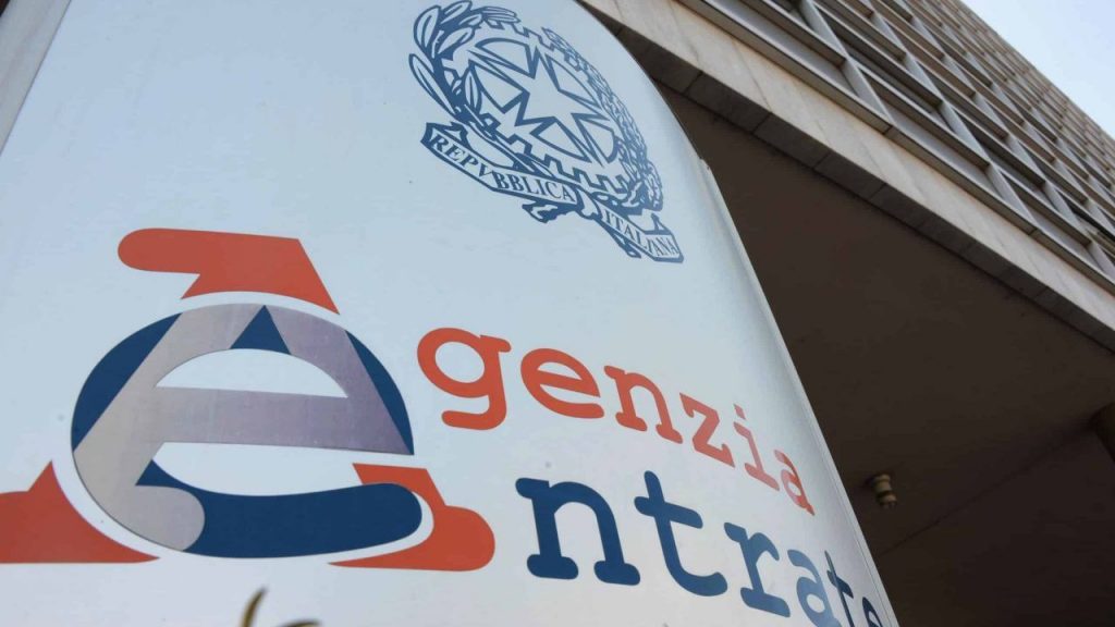 Agenzia delle Entrate, “108.000 € di multa a chi ha un conto in banca” | Cittadini preparatevi a essere svenati