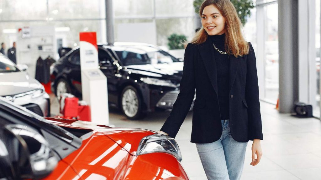 “Voglio un’auto nuova che consumi di meno”, “Tieni 11.000 euro”: chiedete e lo Stato paga | Mai stato così facile ricevere soldi