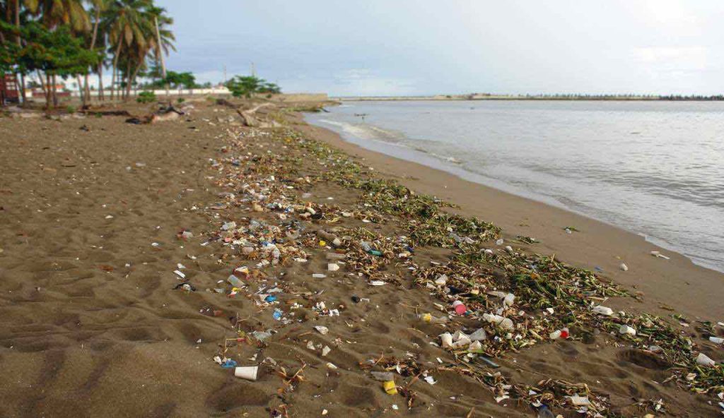 Ultim’ora Sicilia, “Questa è una vera fogna a cielo aperto”: nel mare ci trovate più spazzatura che pesci