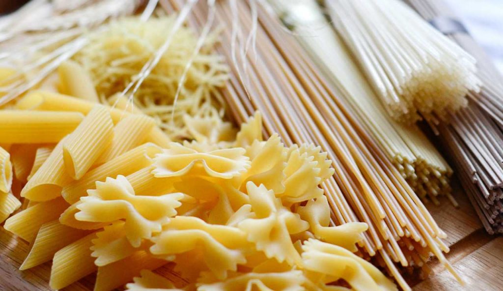 Apre il pacco di pasta e scopre la magagna: lo hanno messo dentro senza avvisare nessuno | Non compratela per nessun motivo