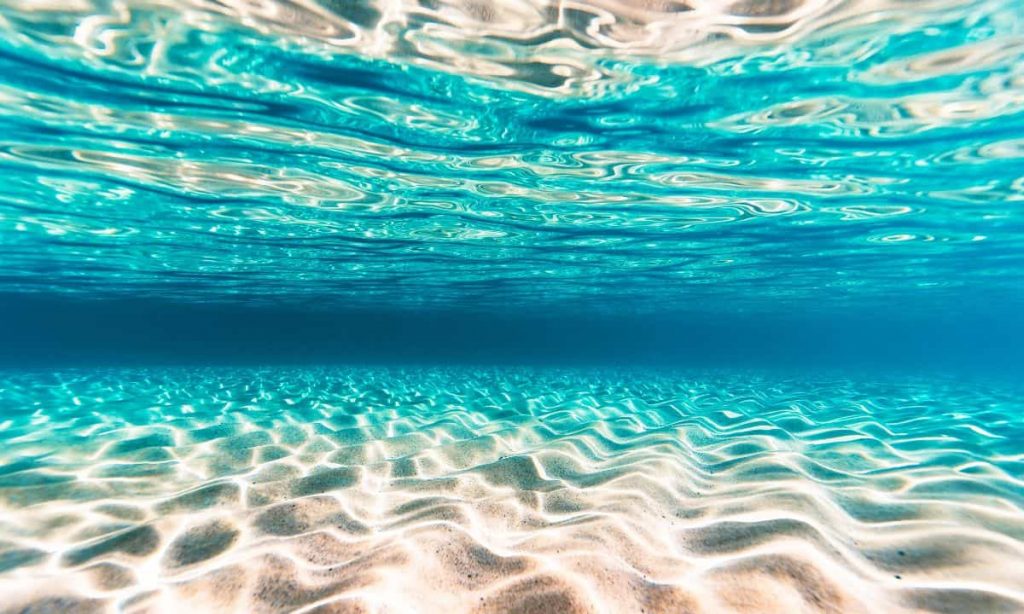 Sicilia, “Vi facciamo andare a mare tutto l’anno qui”: in autunno arrivano da tutto il mondo per godersi il sole
