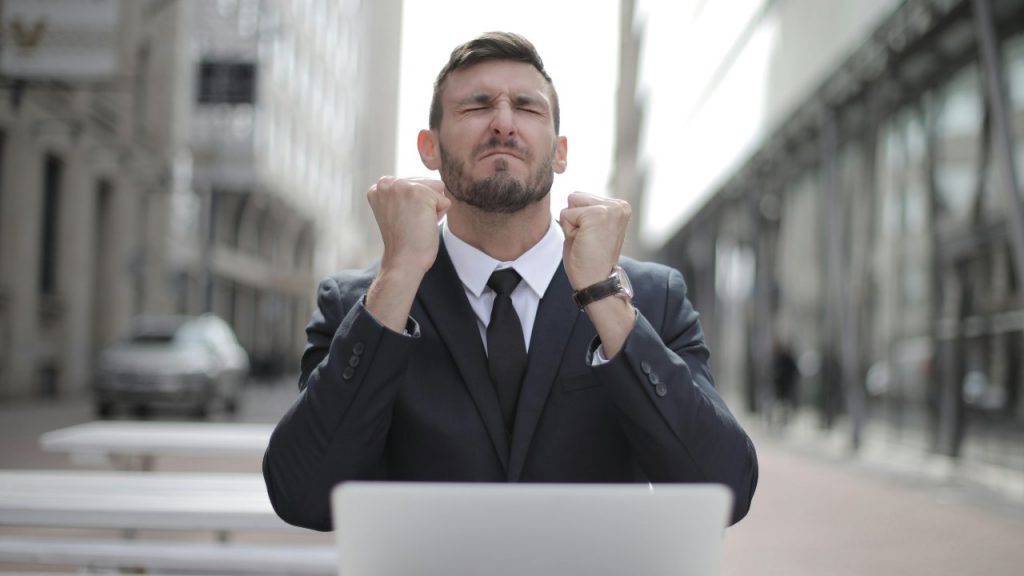 Ultim’ora lavoro, “Vi diamo 2.500 euro e poi 190 euro in più in busta paga”: se siete in questa lista potete saltare di gioia