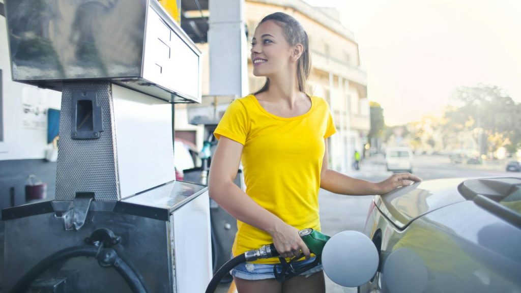 Benzina gratis per tutti, approvato il decreto regionale: andate dove volete e non cacciate un euro