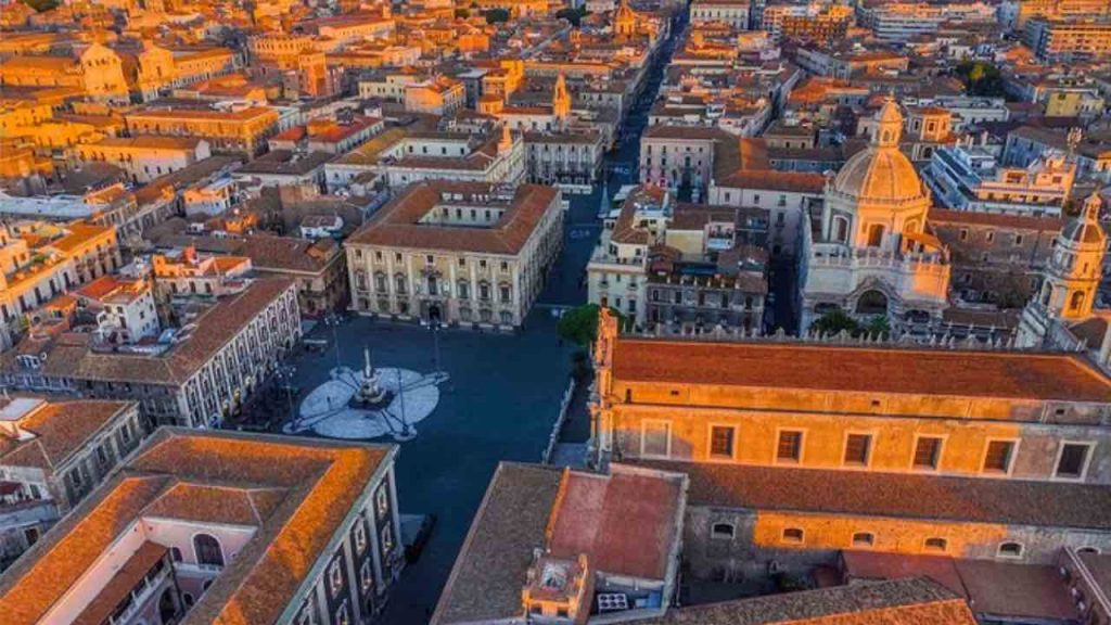 “Con 14 euro mangiate tutto quello che volete senza sosta”: a Catania è possibile | Arrivano da ogni dove per assaggiarlo